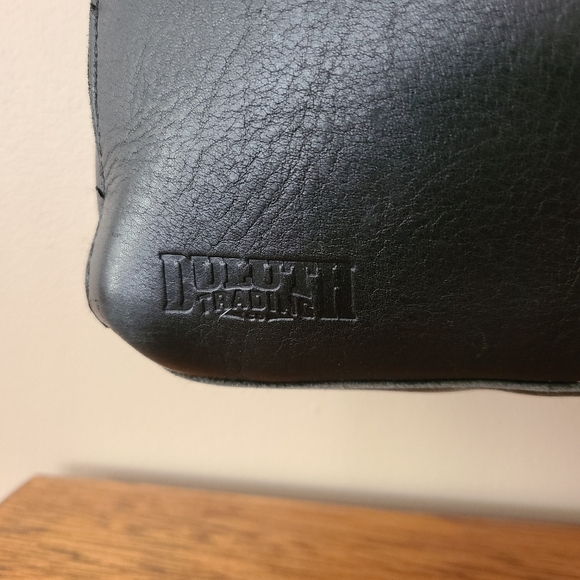 Duluth Trading black leather handbag shoulder/cross body, adjustable strap - Picture 3 of 8